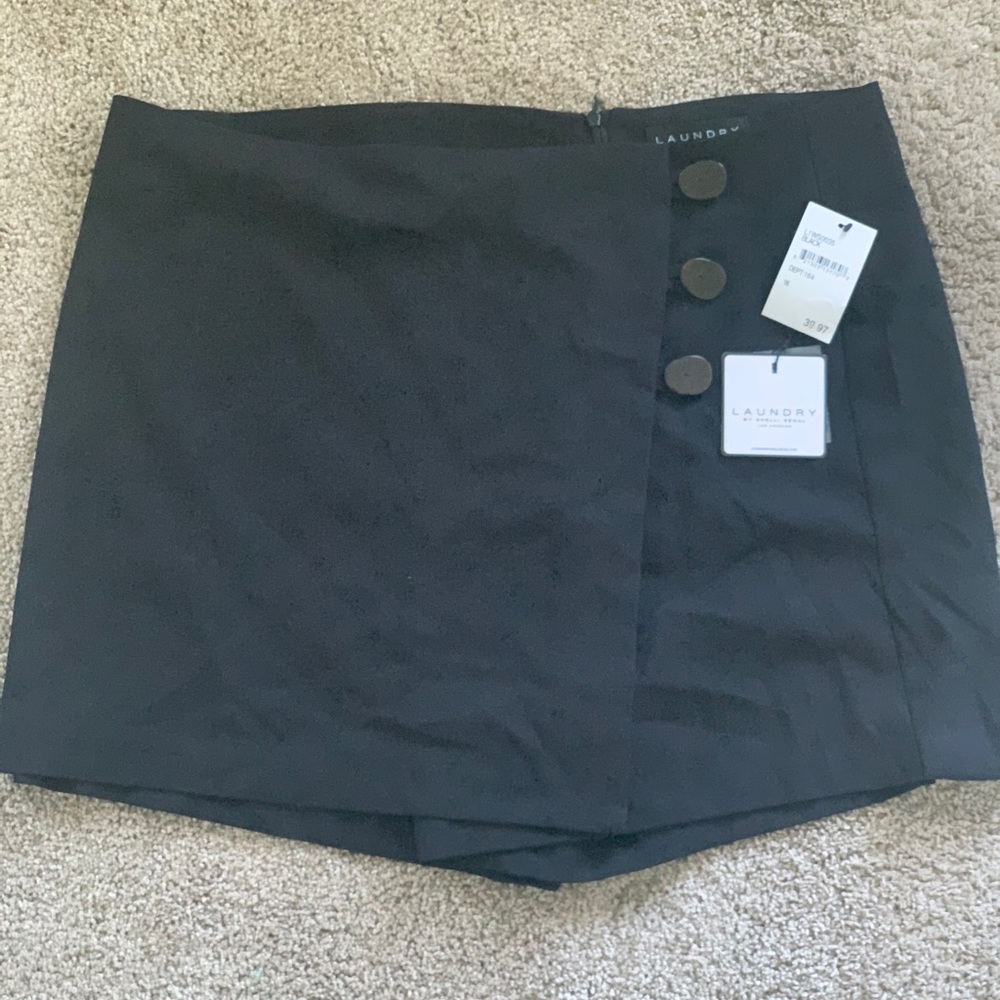 NWT black skort